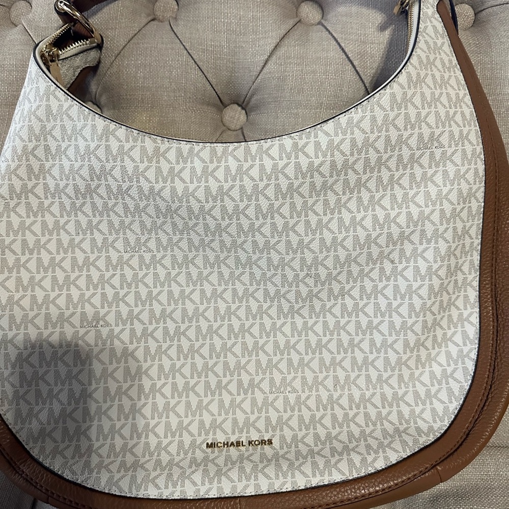 MK Handbag - Picture 4 of 6